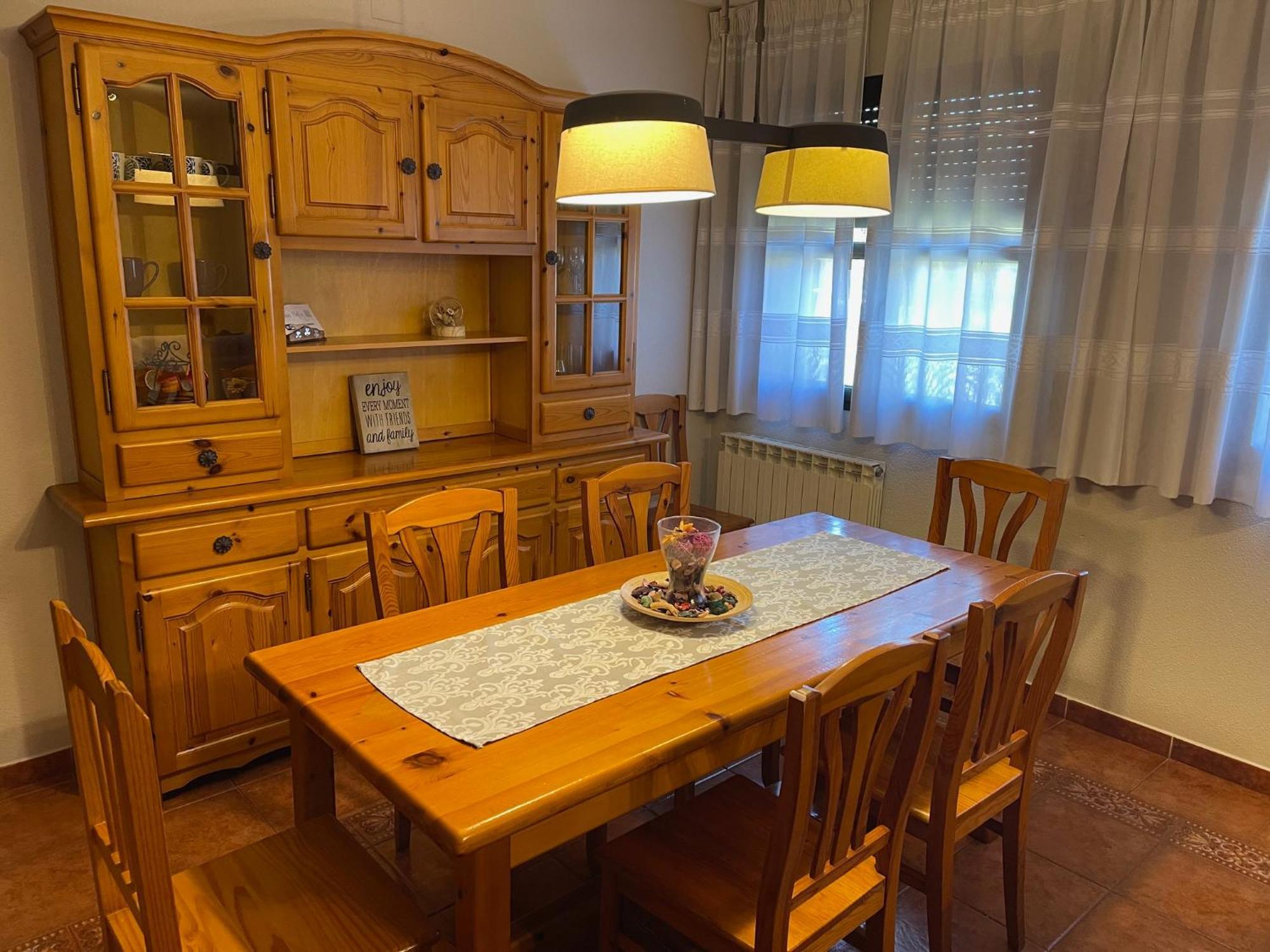 Casa Rural Sofia Ordesa เอสกาโลนา ภายนอก รูปภาพ