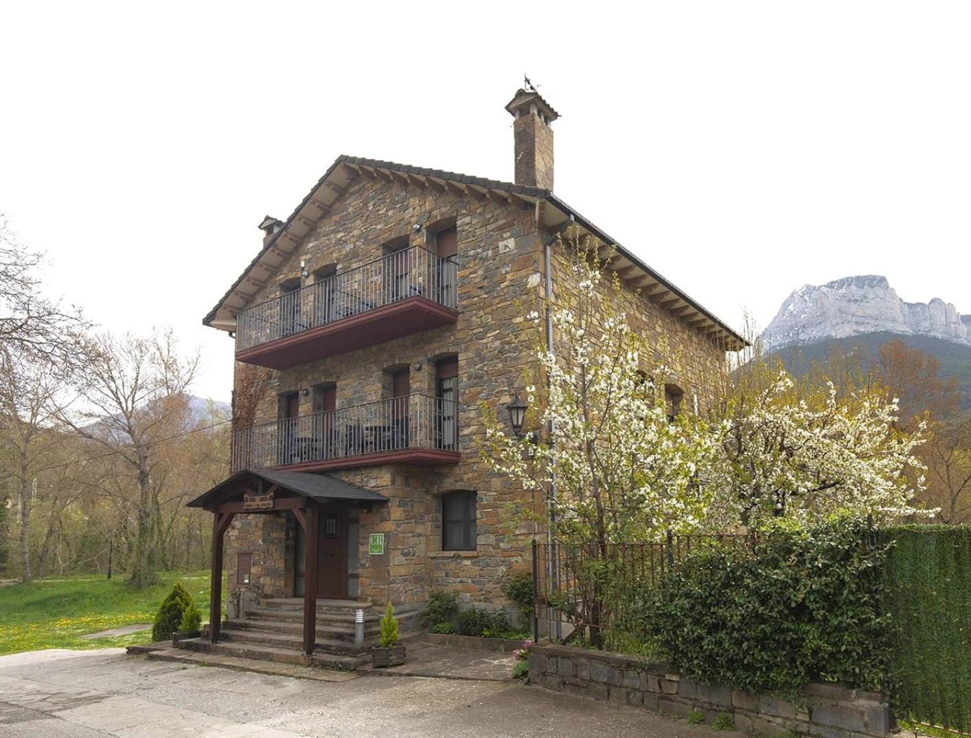 Casa Rural Sofia Ordesa เอสกาโลนา ภายนอก รูปภาพ