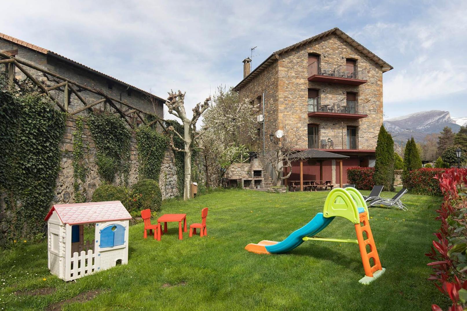 Casa Rural Sofia Ordesa เอสกาโลนา ภายนอก รูปภาพ