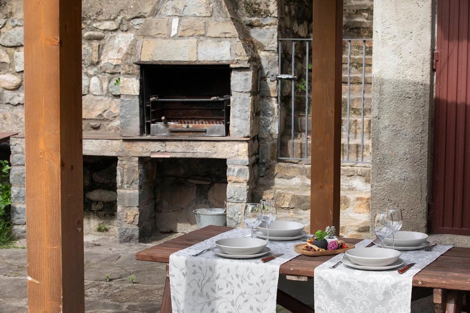 Casa Rural Sofia Ordesa เอสกาโลนา ภายนอก รูปภาพ