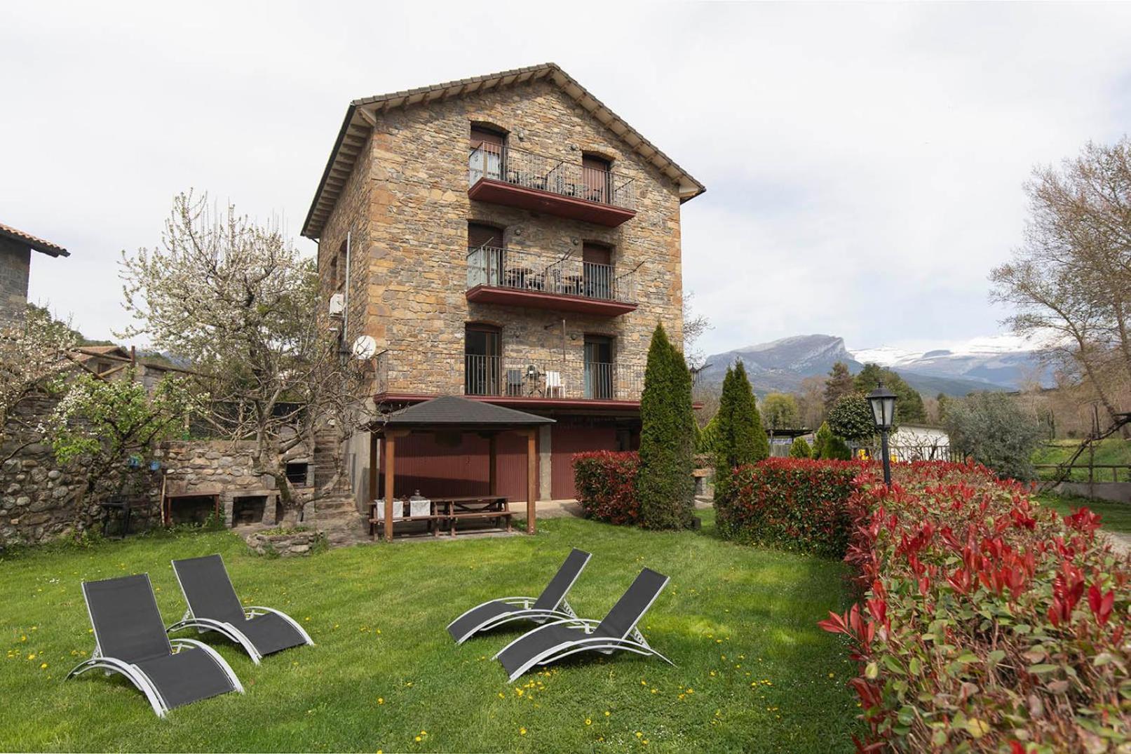 Casa Rural Sofia Ordesa เอสกาโลนา ภายนอก รูปภาพ